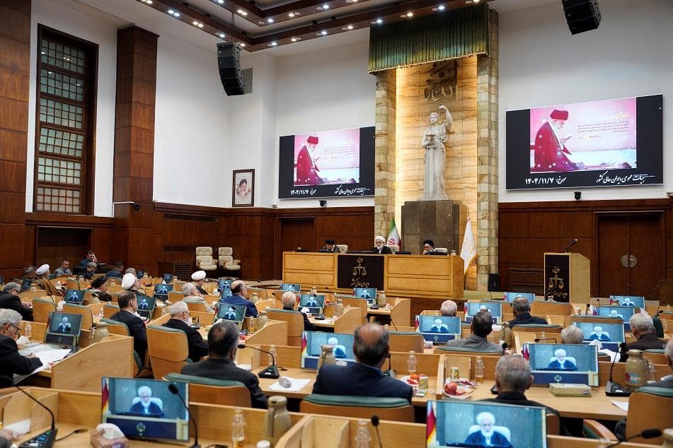 رئیس دیوان عالی کشور در جلسه هیات عمومی:گوش به فرمان رهبر و امام بودن راه نجات کشور و جامعه است/  اینترنت رها شده مهمترین عامل در ایجاد اغتشاشات اخیر بود / مطالبه رهبری در راه اندازی شبکه ملی اطلاعات نباید مورد غفلت واقع شود